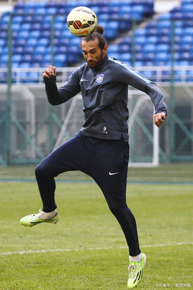 窗口期曼城备战西甲,单刀错失细节曝光,压力陡增,训练强度明显提升 窗口期曼城备战西甲,单刀错失细节曝光,压力陡增,训练强度明显提升