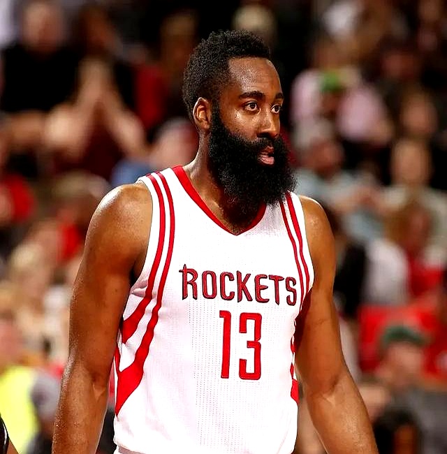 包含费城76人集结日造点机会；志在NBA季后赛名次提升；质疑声仍在；球探报告显示潜力的词条