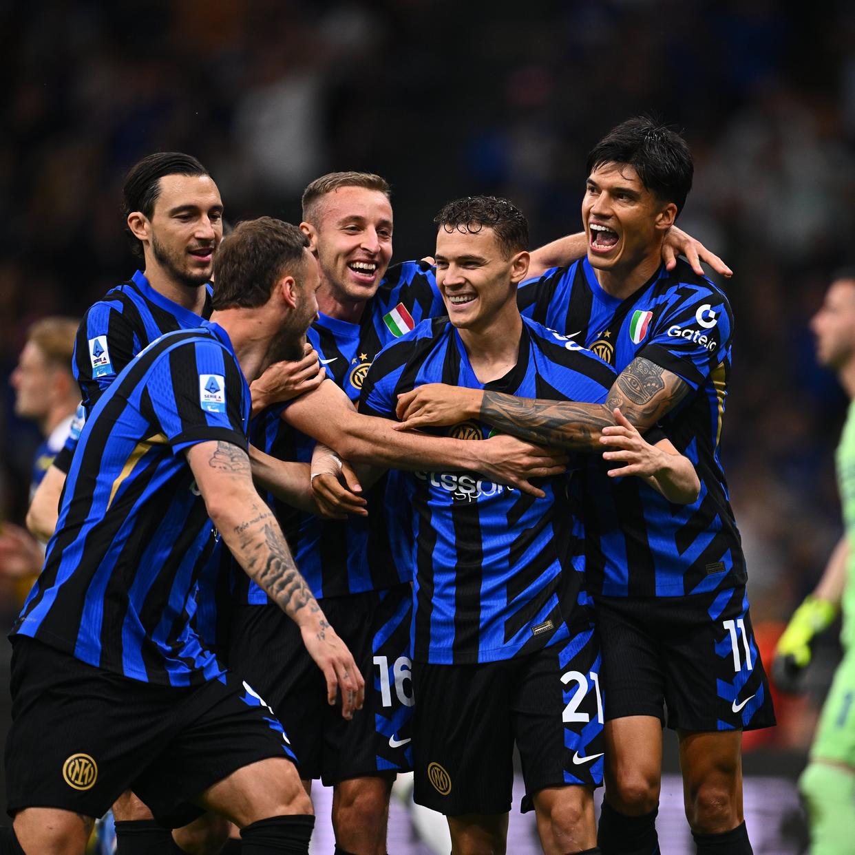 包含今夜体能课后，洛杉矶快船临场应变备战欧冠，震撼外界，轮换策略成焦点的词条